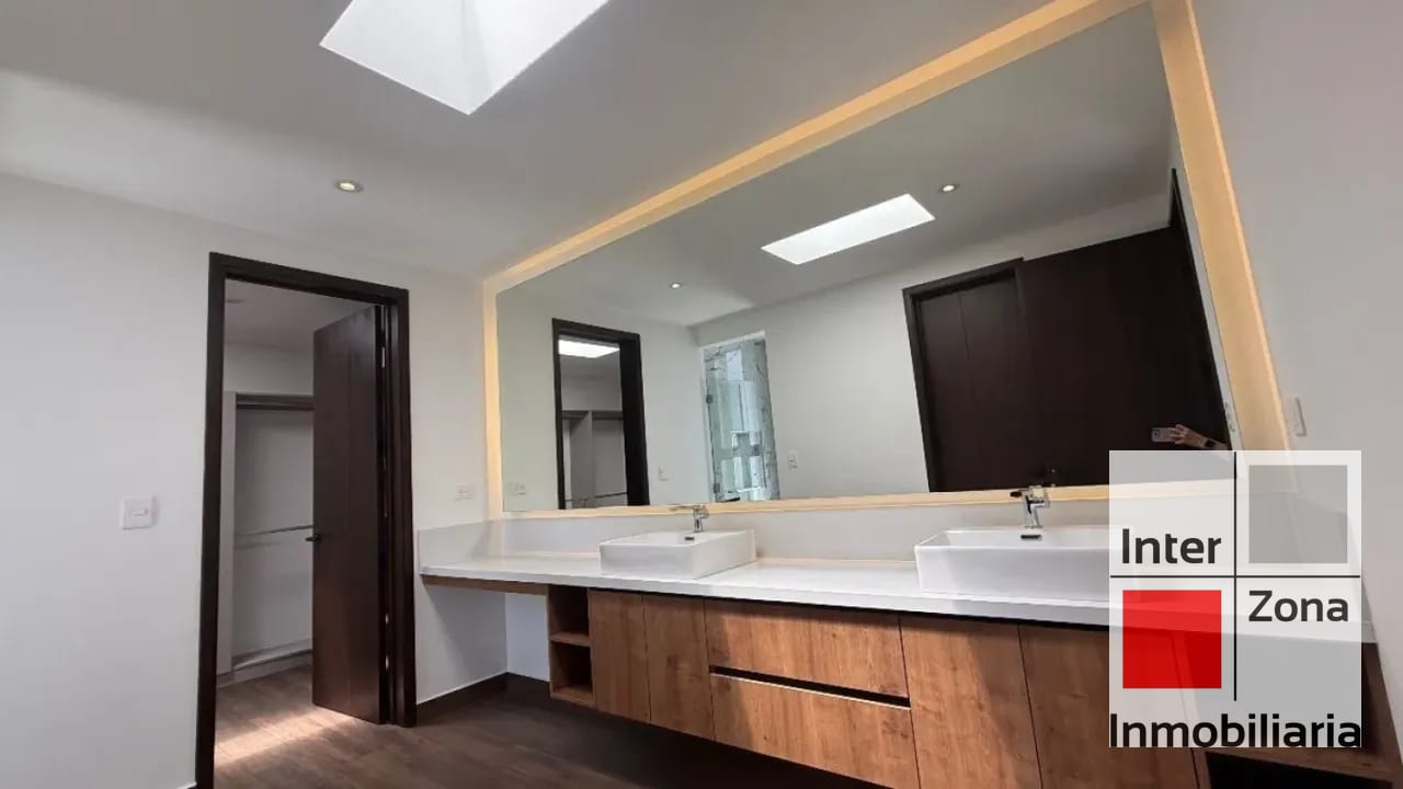 Casa en Molié, con elevador privado+panel solar. US$3,499  Junio 2026 — Casa en Alquiler en Zona 10, Guatemala, Ciudad — foto 11 de 16