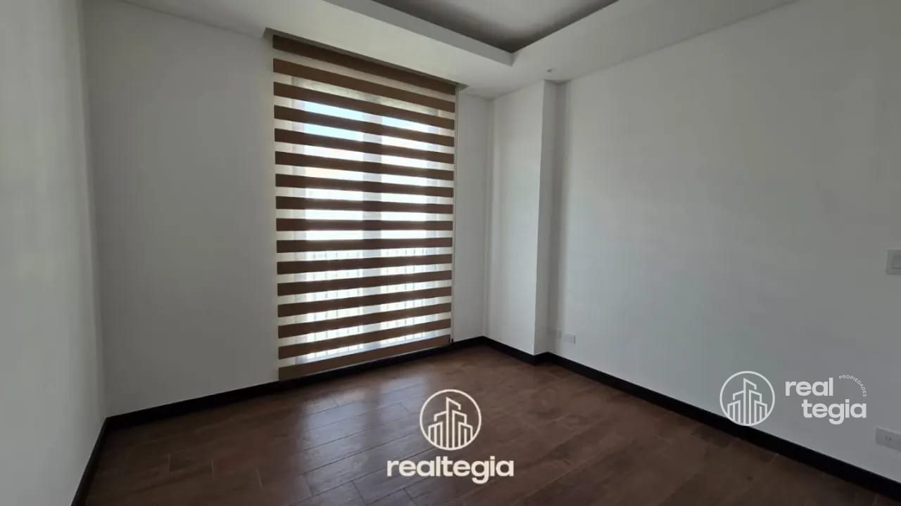 APARTAMENTO EN LIRIOS DE CAYALÁ ZONA 16 — Apartamento en Alquiler en Zona 16, Guatemala, Ciudad — foto 9 de 13