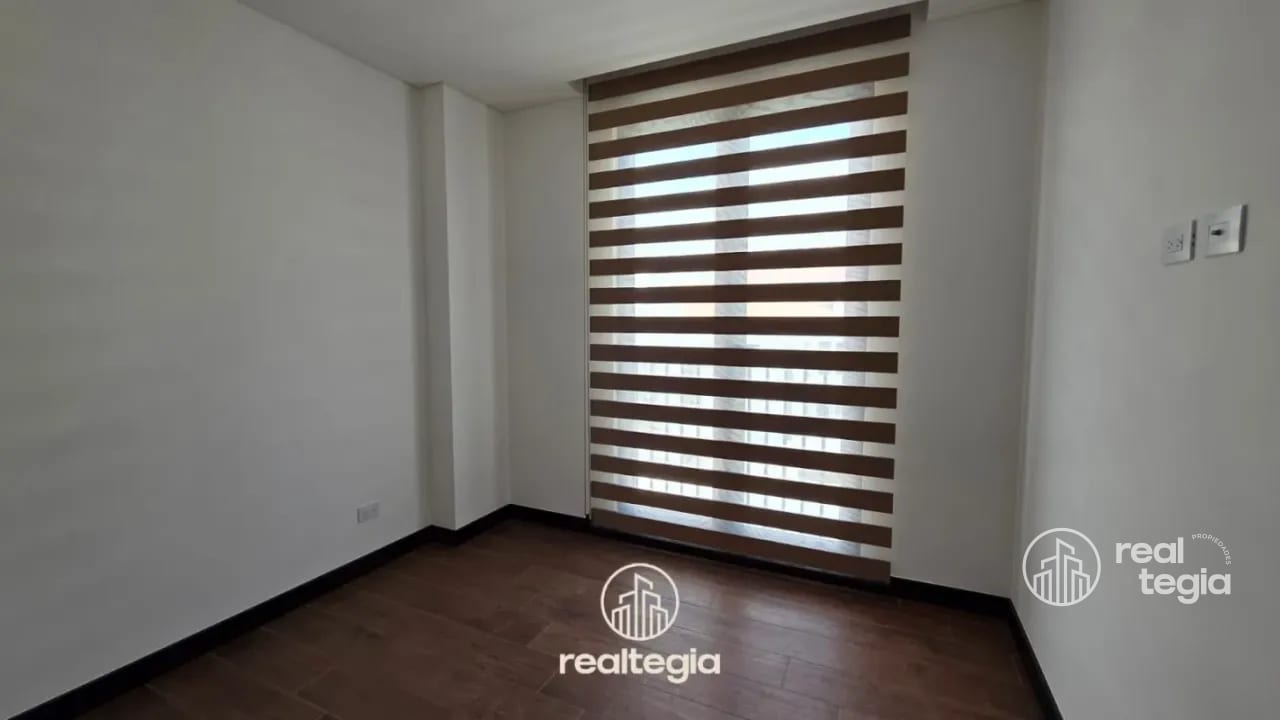 APARTAMENTO EN LIRIOS DE CAYALÁ ZONA 16 — Apartamento en Alquiler en Zona 16, Guatemala, Ciudad — foto 4 de 13