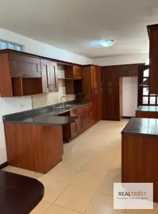 Hermosa casa grande en Residencial Los Diamantes — Casa en Venta en Los Diamantes, Carretera a El Salvador, Guatemala, Ciudad — miniatura 16 de 17