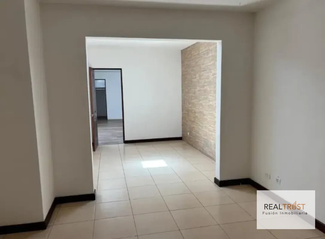 Hermosa casa grande en Residencial Los Diamantes — Casa en Venta en Los Diamantes, Carretera a El Salvador, Guatemala, Ciudad — foto 3 de 17