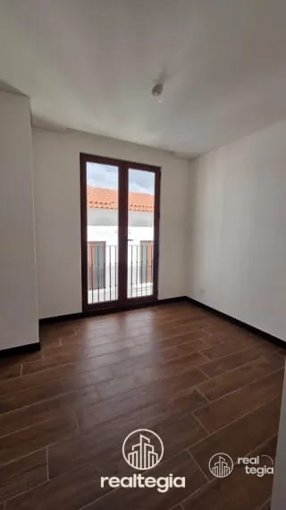 APARTAMENTO LIRIOS DE CAYALÁ ZONA 16 — Apartamento en Alquiler en Zona 16, Guatemala, Ciudad — miniatura 8 de 12
