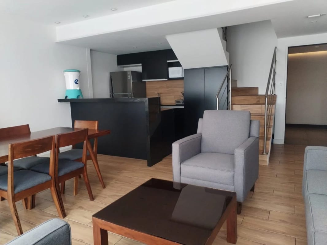 Apartamento Amueblado en Alquiler o Venta | Edificio QUO | Zona 4 | 2 niveles · 3 habitaciones · Lista Vista — Apartamento en Alquiler en QUO, Zona 4, Guatemala, Ciudad — foto 8 de 10
