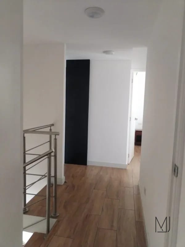 Apartamento Amueblado en Alquiler o Venta | Edificio QUO | Zona 4 | 2 niveles · 3 habitaciones · Lista Vista — Apartamento en Alquiler en QUO, Zona 4, Guatemala, Ciudad — foto 6 de 10