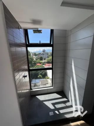 Apartamento para alquiler en Edificio Kiintea Zona 15, atrás de McDonald´s — Apartamento en Alquiler en Zona 15, Guatemala, Ciudad — miniatura 4 de 17