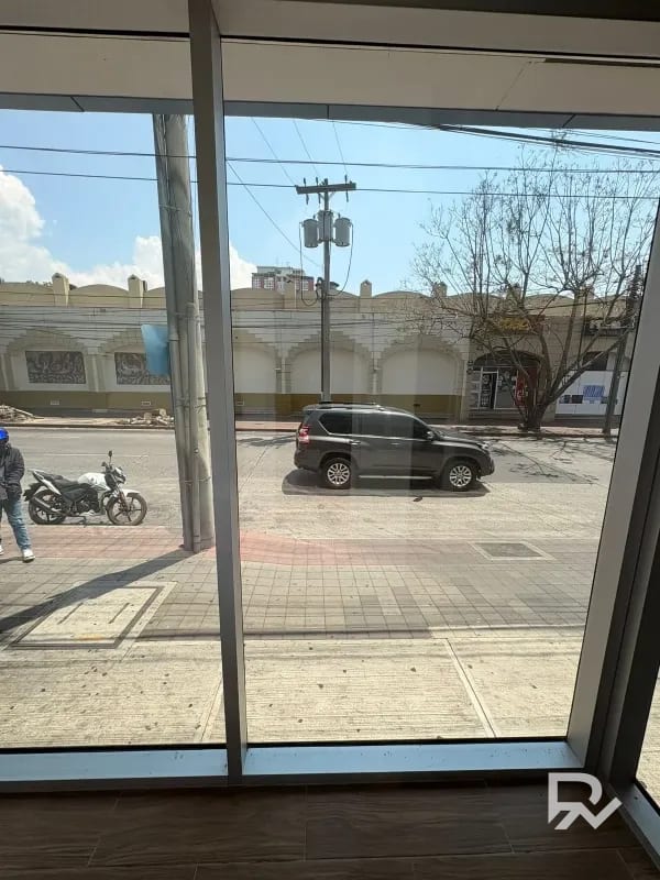 Alquilo local comercial en zona 9 — Local en Alquiler en Zona 9, Guatemala, Ciudad — foto 2 de 6