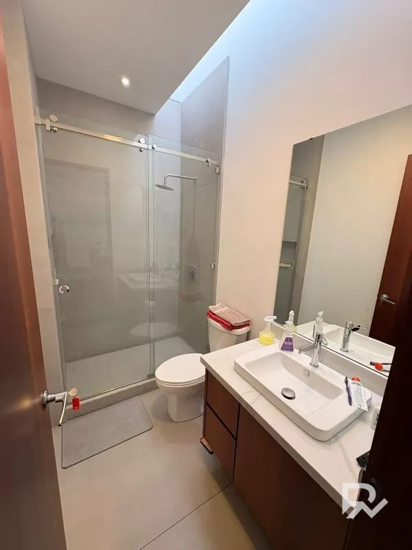 Casa en venta en San José Pinula con diseño Moderno — Casa en Venta en San José Pinula, Guatemala, Ciudad — foto 8 de 16