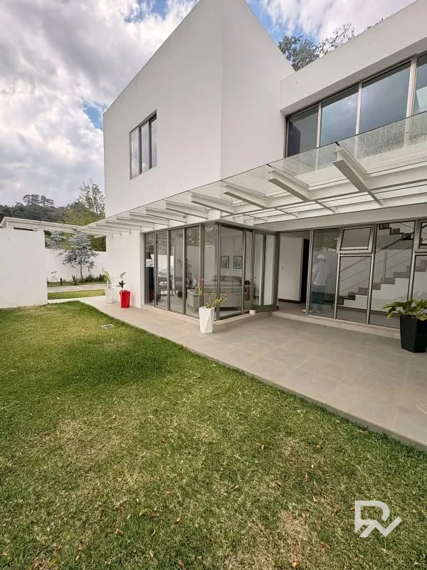 Casa en venta en San José Pinula con diseño Moderno — Casa en Venta en San José Pinula, Guatemala, Ciudad — foto 2 de 16