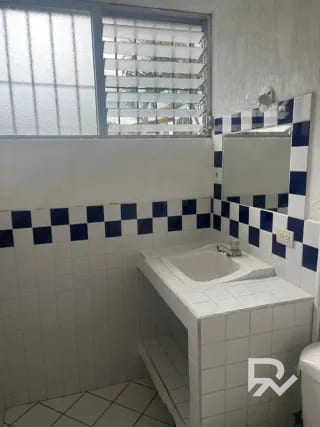 Vendo casa de 2 niveles en Colonia Lourdes zona 16 para Remodelar — Casa en Venta en Zona 16, Guatemala, Ciudad — miniatura 4 de 7