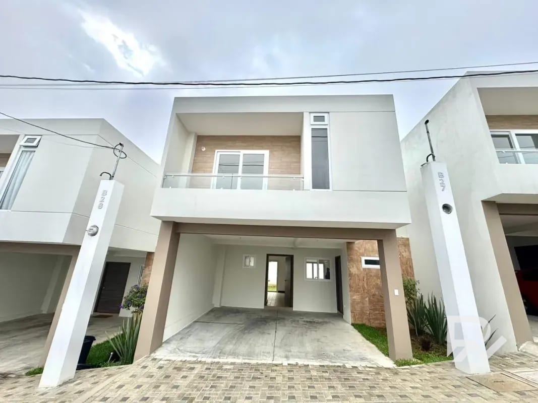 Linda casa en venta para estrenar en Bosques de Santa Elena. — Casa en Venta en Carretera a El Salvador, Guatemala, Ciudad — foto 1 de 13