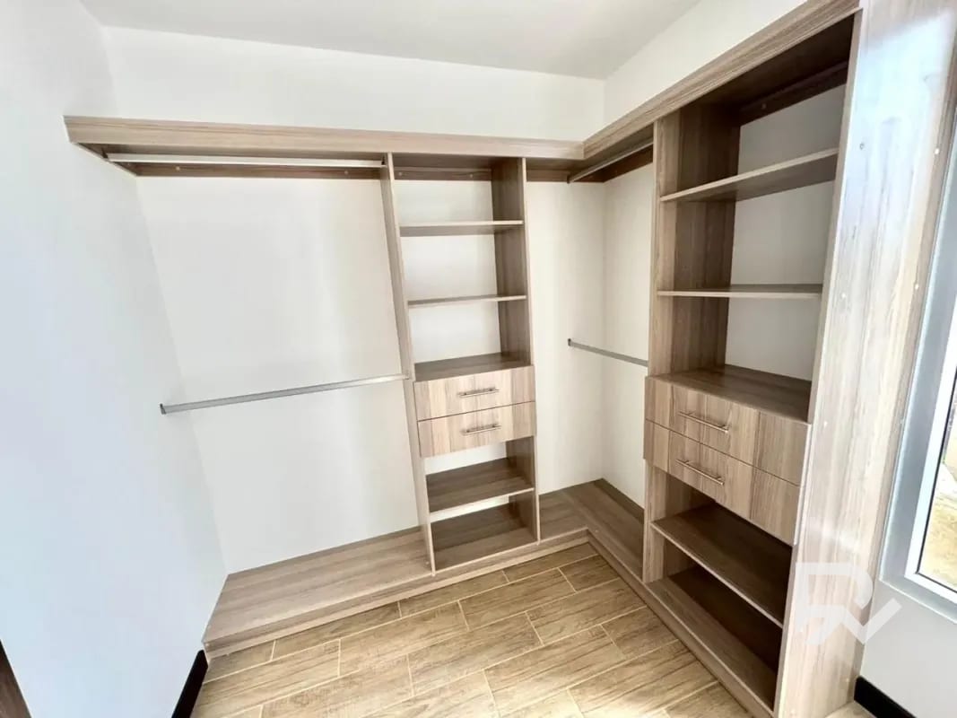 Linda casa en venta para estrenar en Bosques de Santa Elena. — Casa en Venta en Carretera a El Salvador, Guatemala, Ciudad — foto 10 de 13