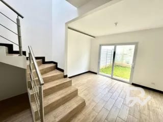 Linda casa en venta para estrenar en Bosques de Santa Elena. — Casa en Venta en Carretera a El Salvador, Guatemala, Ciudad — miniatura 9 de 13