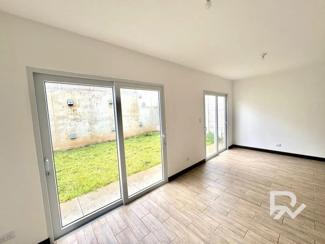 Linda casa en venta para estrenar en Bosques de Santa Elena. — Casa en Venta en Carretera a El Salvador, Guatemala, Ciudad — foto 7 de 13