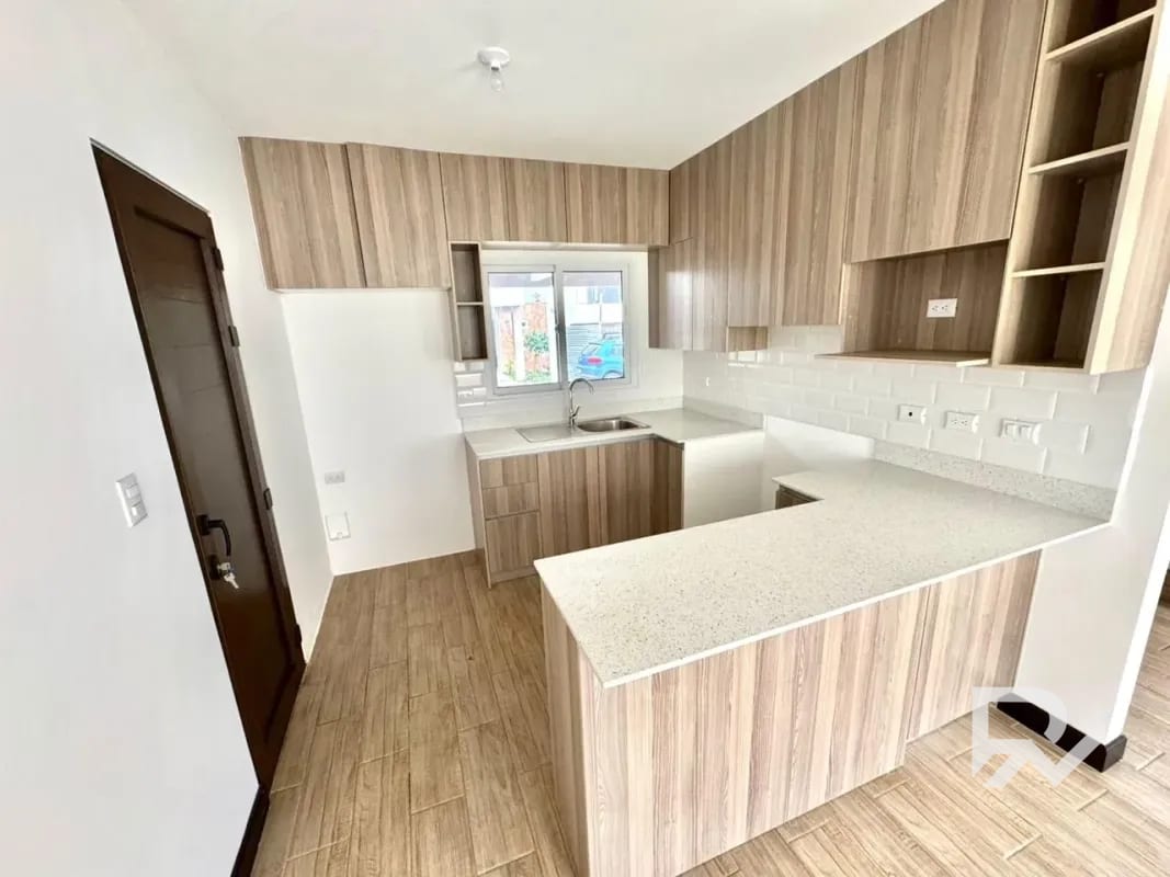 Linda casa en venta para estrenar en Bosques de Santa Elena. — Casa en Venta en Carretera a El Salvador, Guatemala, Ciudad — foto 4 de 13