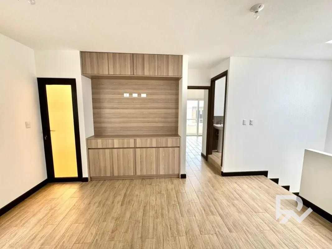 Linda casa en venta para estrenar en Bosques de Santa Elena. — Casa en Venta en Carretera a El Salvador, Guatemala, Ciudad — foto 2 de 13