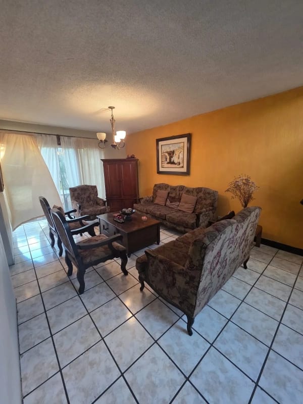 casa en venta en zona 16 colonia privada Lourdes — Casa en Venta en Lourdes, Zona 16, Guatemala, Ciudad — foto 2 de 9