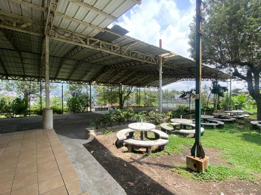 PRECIOSA PROPIEDAD DE ESQUINA EN ALOTENANGO FRENTE A LA RN14 — Terreno en Venta en Alotenango, Sacatepéquez — foto 7 de 14