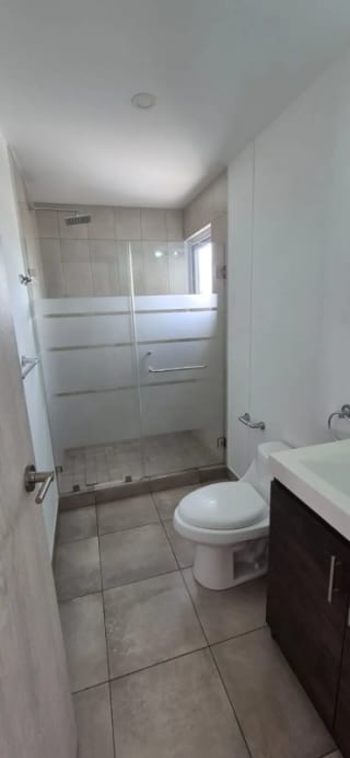 Alquilo apartamento en zona 12, Vistares.  Tres dormitorios — Apartamento en Alquiler en vistares, Zona 12, Guatemala, Ciudad — miniatura 2 de 9