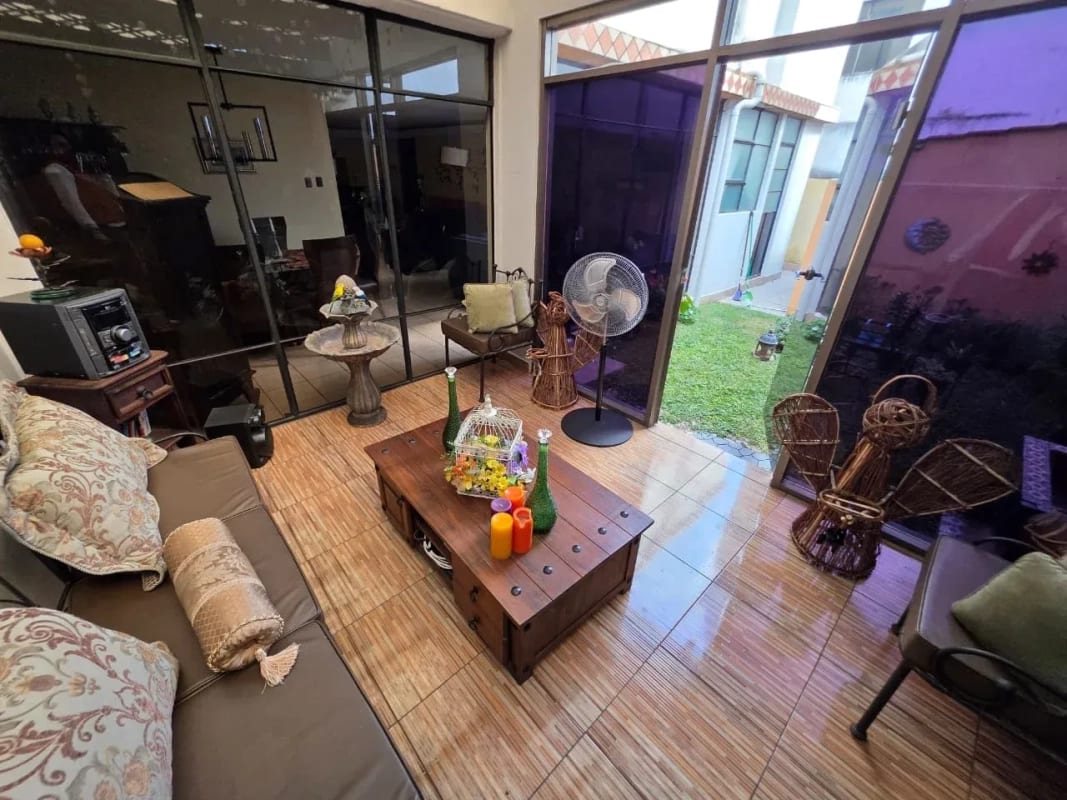 VENDO CASA EN UTATLAN ZONA 11, JARDIN Y PERGOLA — Casa en Venta en Zona 11, Guatemala, Ciudad — foto 11 de 14