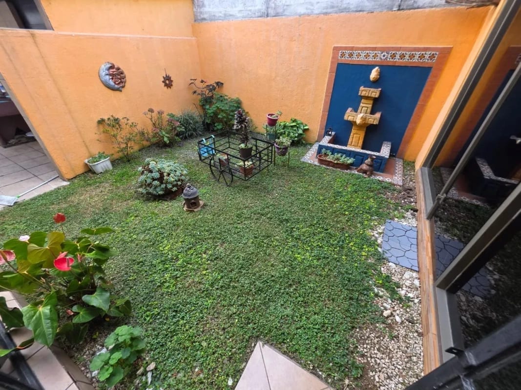 VENDO CASA EN UTATLAN ZONA 11, JARDIN Y PERGOLA — Casa en Venta en Zona 11, Guatemala, Ciudad — foto 4 de 14