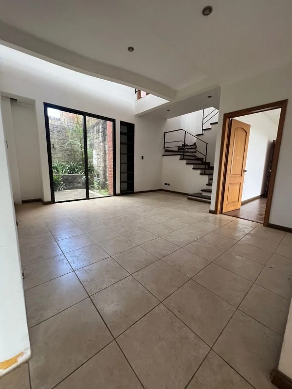 VENDO LINDA CASA EN LA FORESTA KM.20.5 CARR A FRAIJANES — Casa en Venta en La Foresta, Carretera a El Salvador, Guatemala, Ciudad — foto 7 de 11