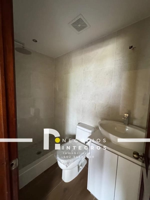 VENDO APARTAMENTO REMODELADO, IMPUESTOS INCLUIDOS, MILENIA OAKLAND Z.10 — Apartamento en Venta en Milenia, Zona 10, Guatemala, Ciudad — foto 2 de 16