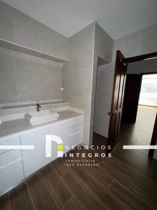 VENDO APARTAMENTO REMODELADO, IMPUESTOS INCLUIDOS,  MILENIA OAKLAND Z.10 — Apartamento en Venta en Milenia, Zona 10, Guatemala, Ciudad — miniatura 7 de 17