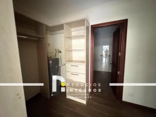 VENDO APARTAMENTO REMODELADO, IMPUESTOS INCLUIDOS,  MILENIA OAKLAND Z.10 — Apartamento en Venta en Milenia, Zona 10, Guatemala, Ciudad — miniatura 5 de 17