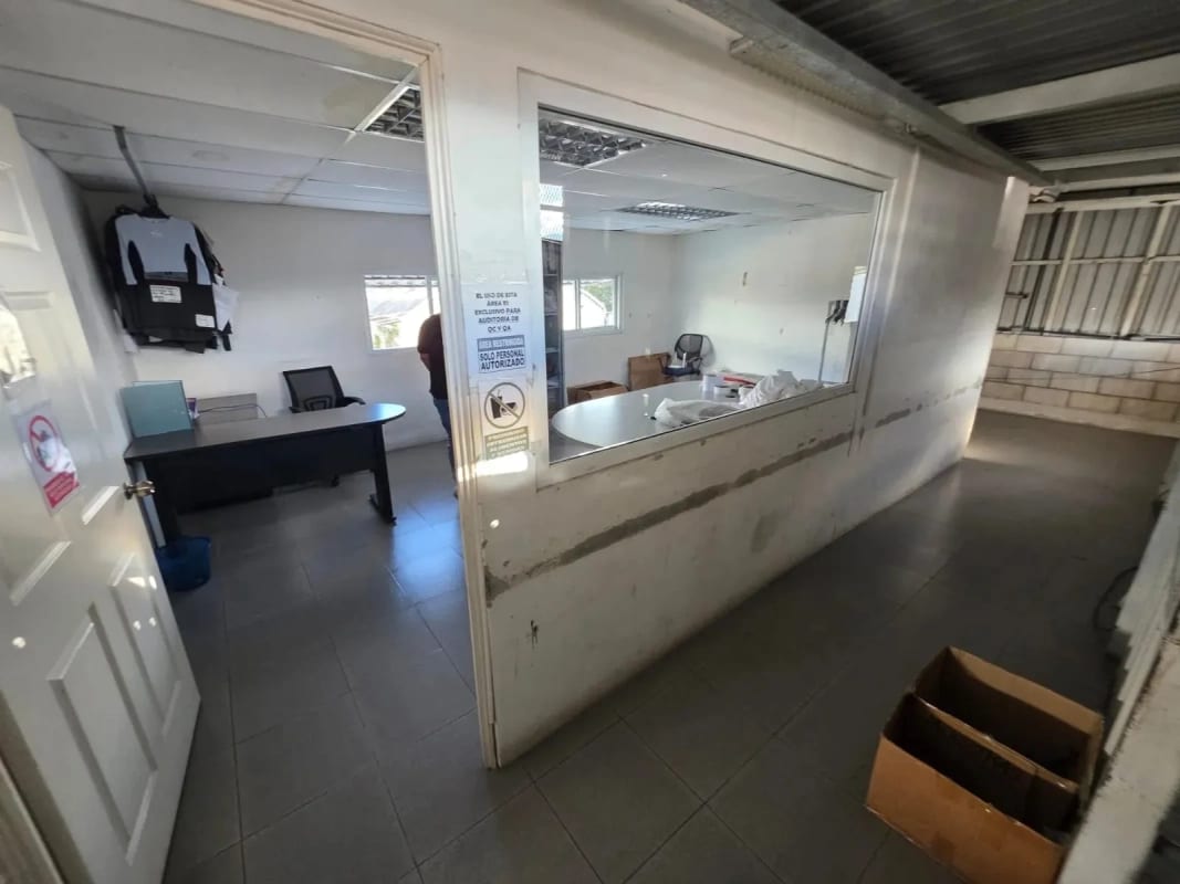 VENDO BODEGA CON CLIENTE LISTO PARA ALQUILARLA A LARGO PLAZO — Bodega / Ofibodega en Venta en Zona 2 Mixco, Guatemala, Ciudad — foto 3 de 12