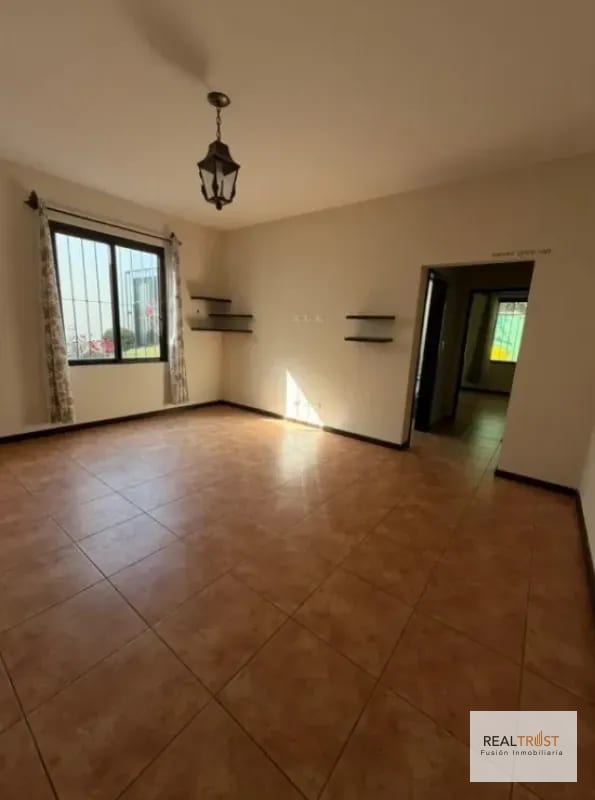 Preciosa residencia de un nivel en Lazos de Fraijanes — Casa en Venta en Lazos de Fraijanes, Carretera a El Salvador, Guatemala, Ciudad — foto 6 de 16