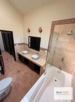 Preciosa residencia de un nivel en Lazos de Fraijanes — Casa en Venta en Lazos de Fraijanes, Carretera a El Salvador, Guatemala, Ciudad — miniatura 4 de 16