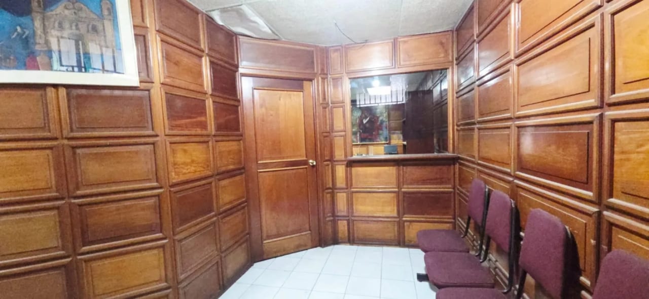 VENTA DE OFICINA EN EDIFICIO EN ZONA 4 — Oficina en Venta en Zona 4, Guatemala, Ciudad — foto 3 de 9