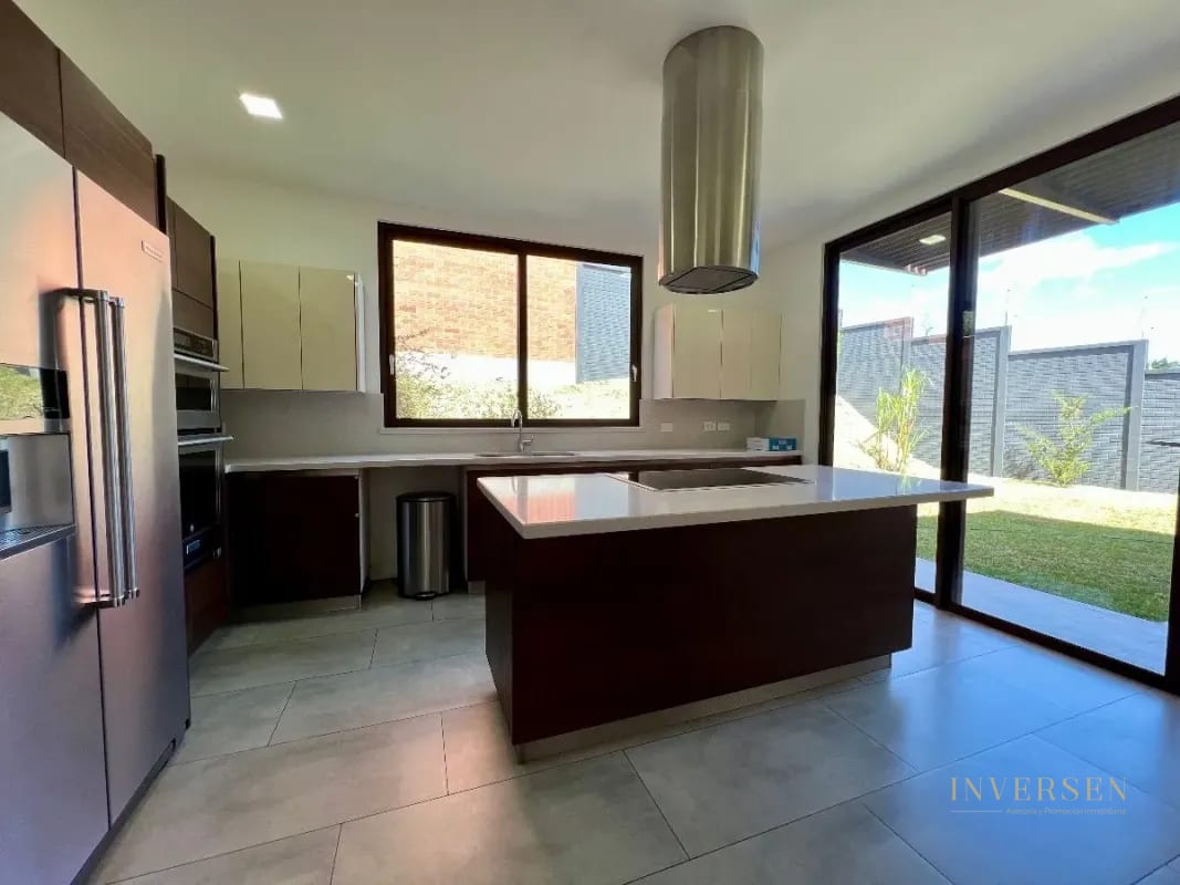 Casa en renta o venta en Residencias Concepción — Casa en Alquiler en Carretera a El Salvador, Guatemala, Ciudad — foto 8 de 11