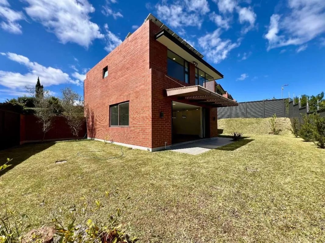 Casa en renta o venta en Residencias Concepción — Casa en Alquiler en Carretera a El Salvador, Guatemala, Ciudad — foto 6 de 11