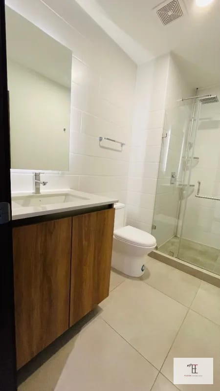 RENTO APARTAMENTO  TIPO ESTUDIO MODERNO Y AMUEBLADO EN EDIFICIO ELEMENTO ZONA 13 FINAL LAS AMÉRICAS — Apartamento en Alquiler en Elemento Plaza Berlín, Zona 13, Guatemala, Ciudad — foto 4 de 6