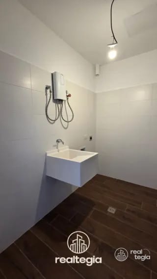 APARTAMENTO EN LIRIOS DE CAYALÁ ZONA 16 — Apartamento en Venta en Zona 16, Guatemala, Ciudad — miniatura 4 de 13
