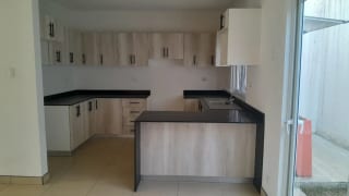 CASA EN VENTA EN CONDOMINIO BALCONES 4, ZONA 8 DE MIXCO — Casa en Venta en Zona 8 Mixco, Guatemala, Ciudad — miniatura 13 de 17
