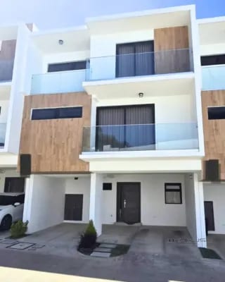 CASA EN VENTA ZONA 16 SAN ISIDRO DE TRES NIVELES — Casa en Venta en Zona 16, Guatemala, Ciudad — miniatura 1 de 10