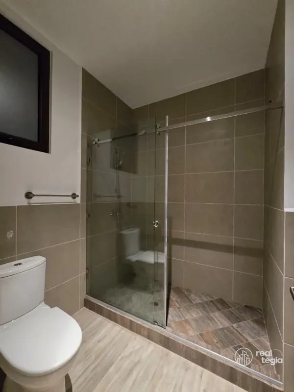 APARTAMENTO EN LIRIOS DE CAYALÁ ZONA 16 — Apartamento en Alquiler en Zona 16, Guatemala, Ciudad — foto 2 de 16