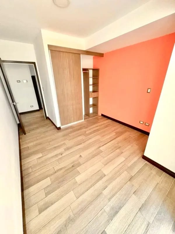 Zona 16 • Apartamento en Renta • Edificio San Isidro 20/21 — Apartamento en Alquiler en San Isidro 20/21, Zona 16, Guatemala, Ciudad — foto 7 de 11