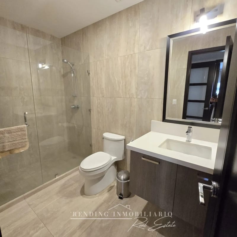 Apartamento en renta zona 14 edificio Santa Inés amueblado 2 habitaciones + 2 parqueos — Apartamento en Alquiler en Santa Inés, Zona 14, Guatemala, Ciudad — foto 2 de 11