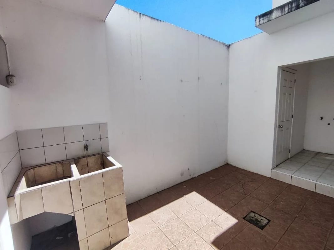 Se vende casa en San Remo, a la par de SanKris Mall, Ciudad San Cristóbal — Casa en Venta en Zona 8 Mixco, Guatemala, Ciudad — foto 7 de 17
