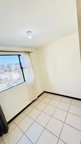 Alquilo Apartamento Zona 10 — Apartamento en Alquiler en Real de la Villa, Zona 10, Guatemala, Ciudad — miniatura 7 de 13