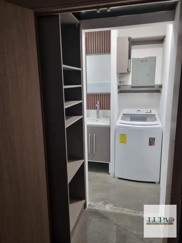 Apartamento con Jardín en edificio 4-36 Zona 4 — Apartamento en Alquiler en Cuatro 36, Zona 4, Guatemala, Ciudad — foto 2 de 6