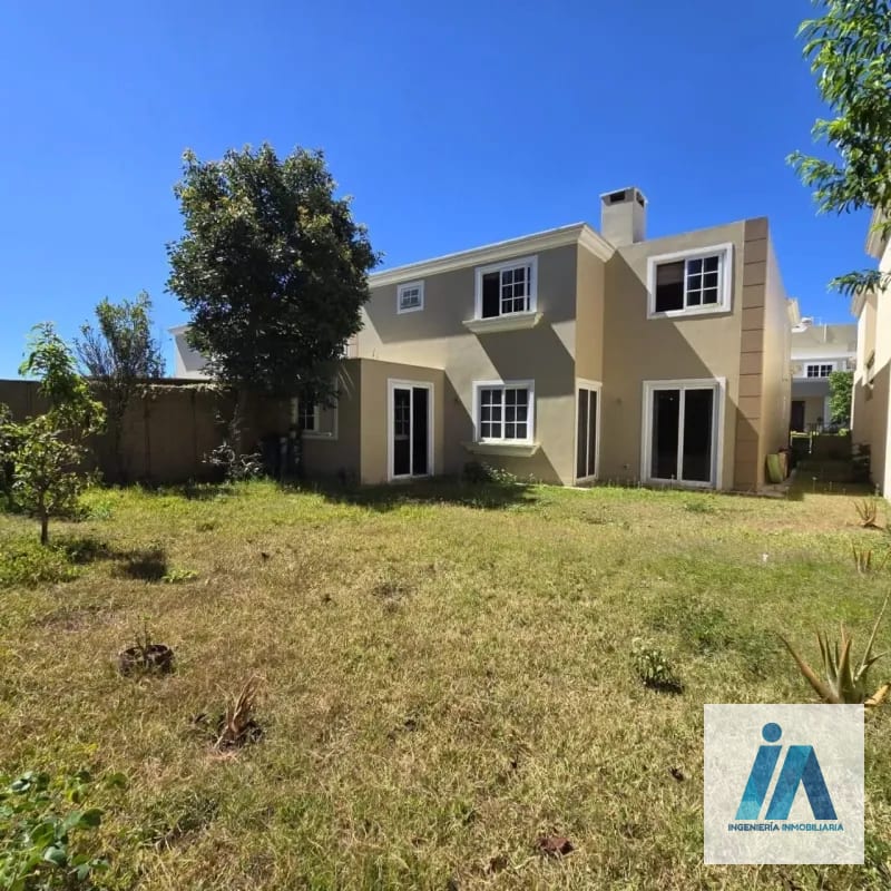 CASA EN ALQUILER📍 Condominio Villas de Entreverdes, Km. 19 Fraijanes — Casa en Alquiler en Fraijanes, Carretera a El Salvador, Guatemala, Ciudad — foto 11 de 17