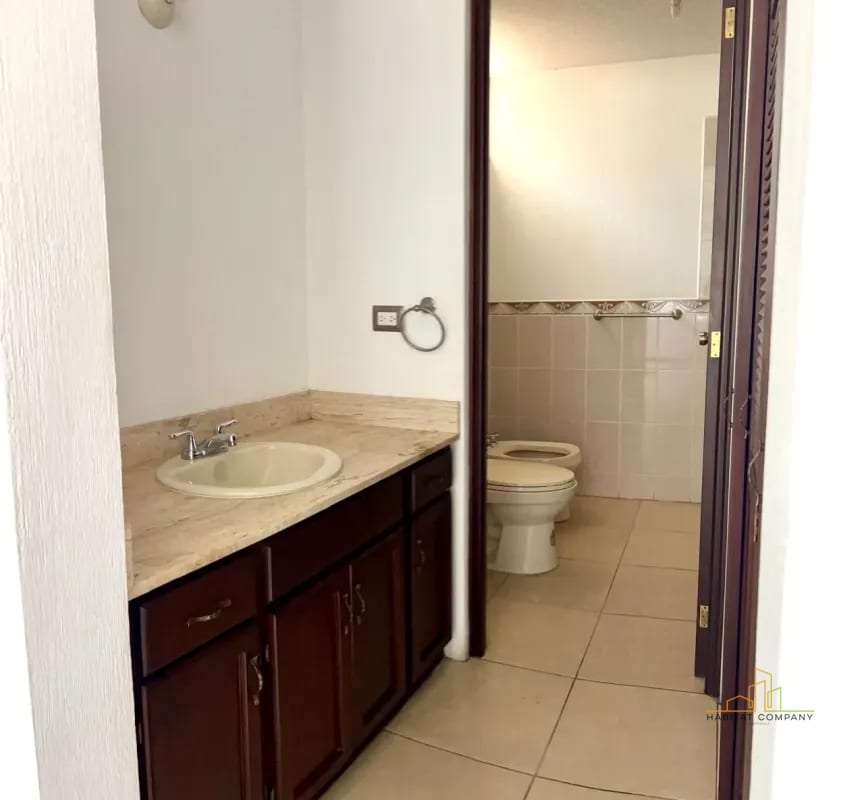 Ganga Casa en Venta en Villas de Santa Mónica Km 16.5 CAES Fraijanes – Amplia, con Jardín y Chimenea (Precio Rebajado) — Casa en Venta en km 16-20, Carretera a El Salvador, Guatemala, Ciudad — foto 4 de 8