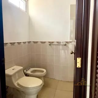 Ganga Casa en Venta en Villas de Santa Mónica Km 16.5 CAES Fraijanes – Amplia, con Jardín y Chimenea (Precio Rebajado) — Casa en Venta en km 16-20, Carretera a El Salvador, Guatemala, Ciudad — miniatura 3 de 8