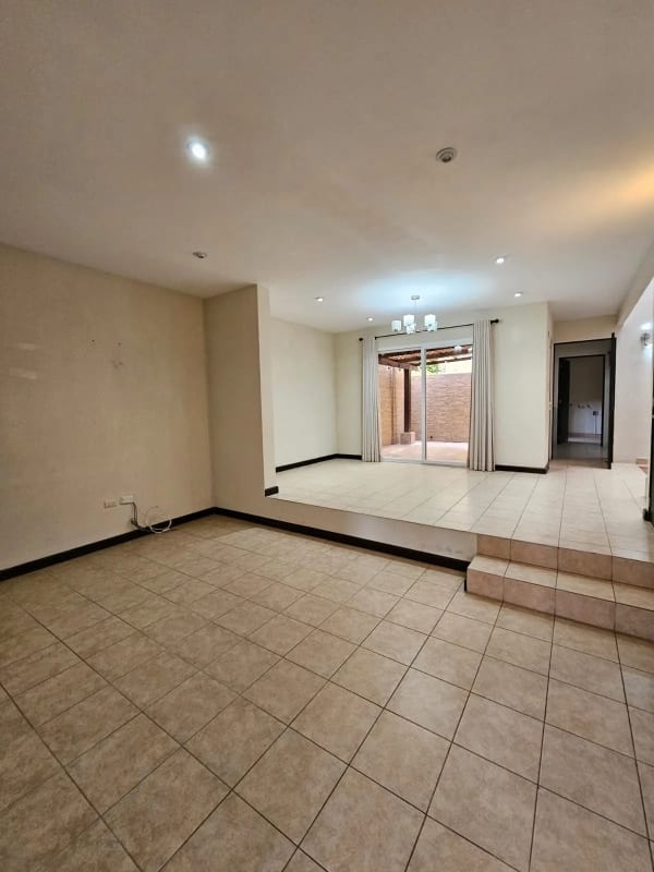 VENDO CASA EN BOSQUES DE ARRAZOLA CAES — Casa en Venta en Bosques de Arrazola, Carretera a El Salvador, Guatemala, Ciudad — foto 12 de 17