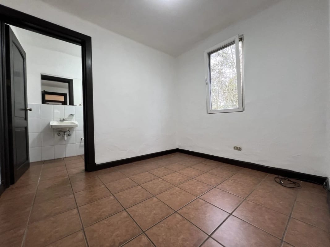 Alquiler amplia casa Km 13.5 Carr. El Salvador | Villas del Campo — Casa en Alquiler en Villas del Campo, Carretera a El Salvador, Guatemala, Ciudad — foto 11 de 17
