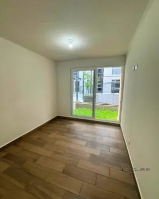 APARTAMENTO EN VENTA ZONA 16 -LARES- EN PRIMER NIVEL CON JARDIN — Apartamento en Venta en Zona 16, Guatemala, Ciudad — miniatura 5 de 11